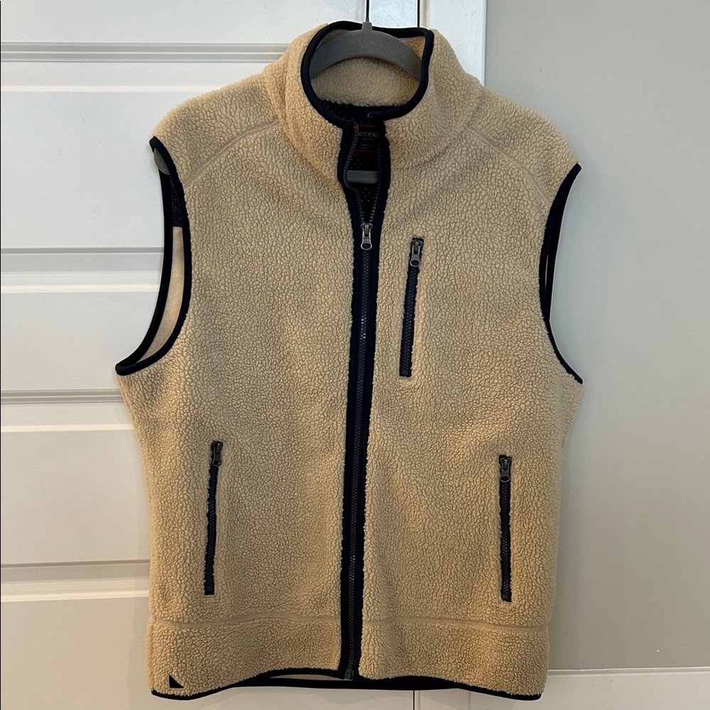 UNTUCKit Cream and Navy Fleece Vest